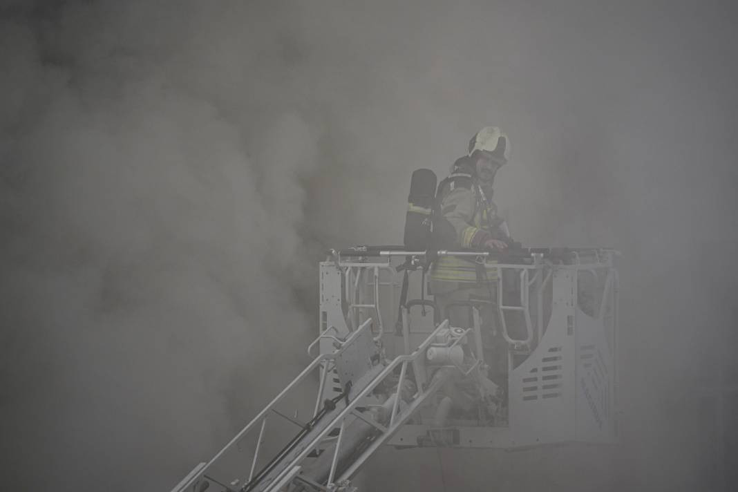 Siteler'de mobilya imalathanesinde yangın - Resim: 3